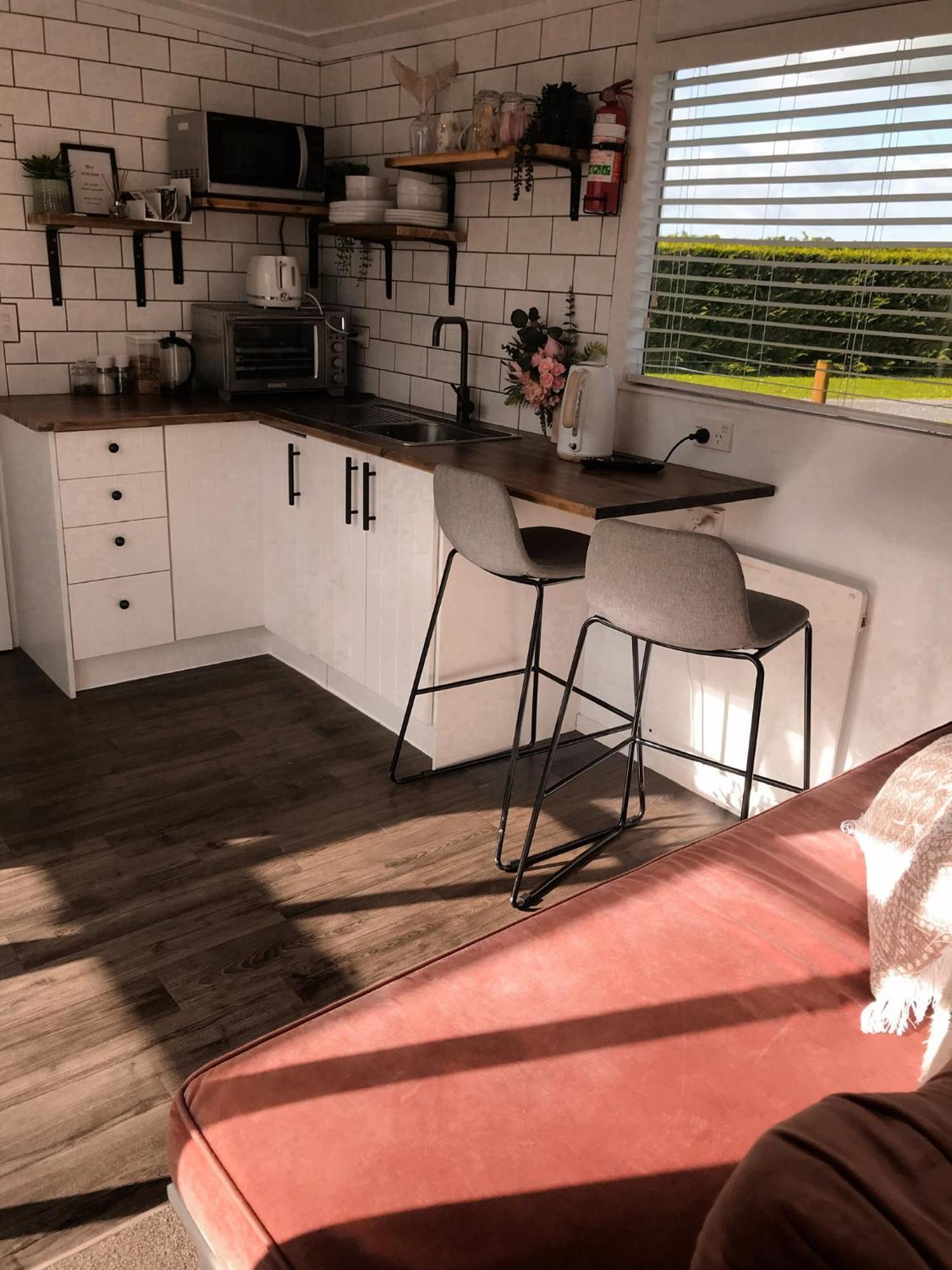 Villa Rustling Oaks Nz Tropical Tiny House Tamahere Exterior foto