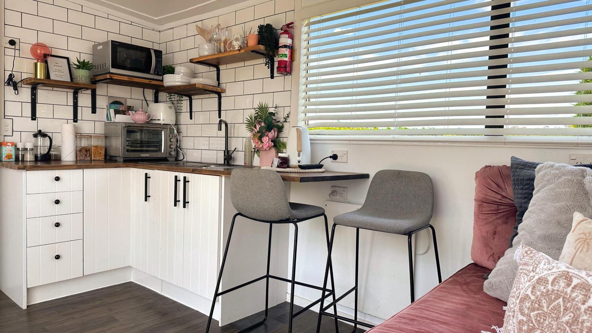 Villa Rustling Oaks Nz Tropical Tiny House Tamahere Exterior foto